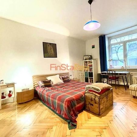 Economy Apartment 2 Min From The Main Station 브라티슬라바 외부 사진