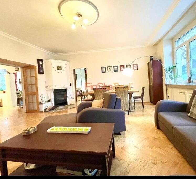 Economy Apartment 2 Min From The Main Station 브라티슬라바 외부 사진
