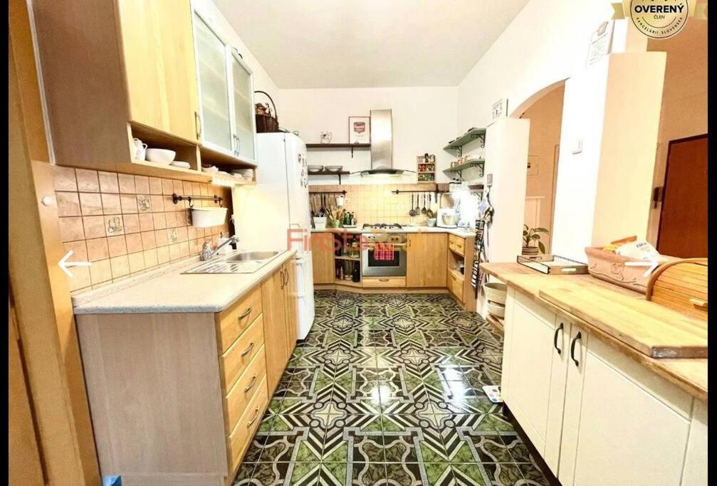 Economy Apartment 2 Min From The Main Station 브라티슬라바 외부 사진