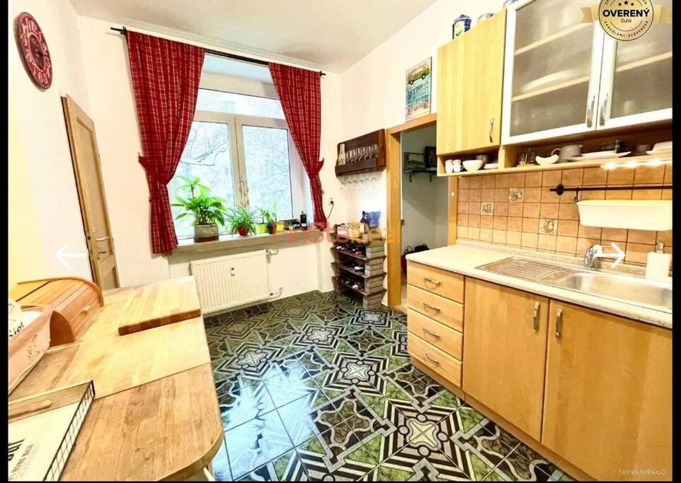 Economy Apartment 2 Min From The Main Station 브라티슬라바 외부 사진