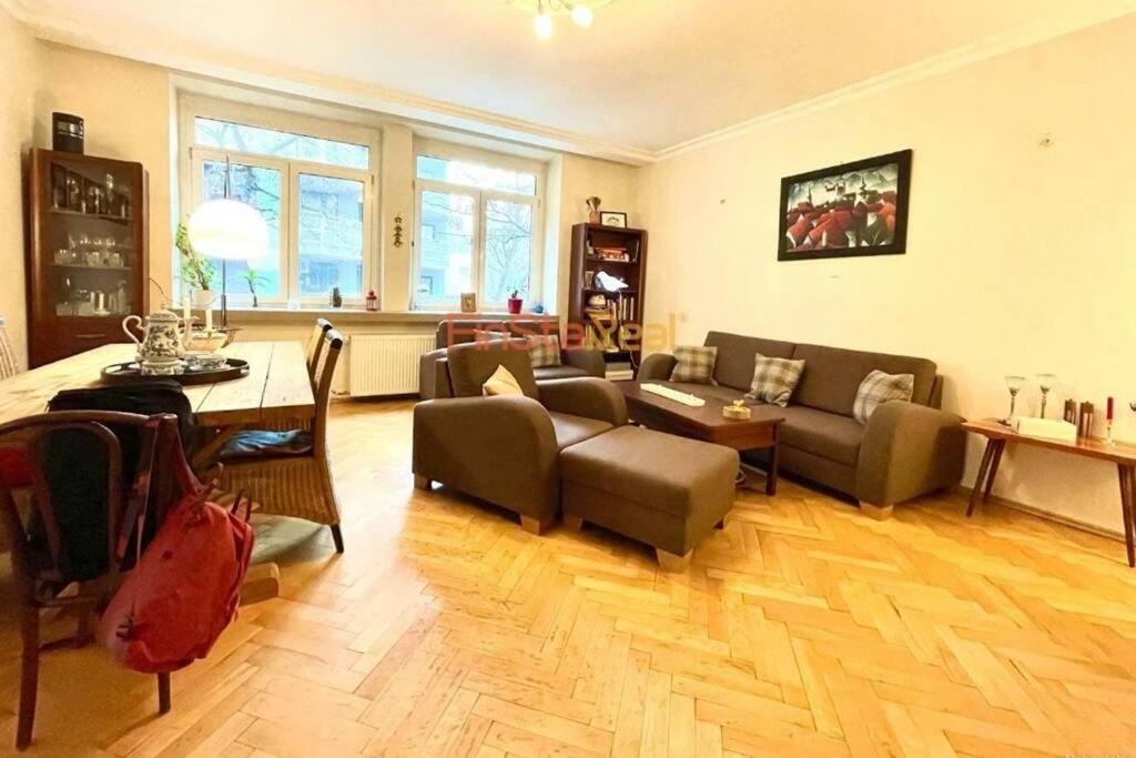 Economy Apartment 2 Min From The Main Station 브라티슬라바 외부 사진